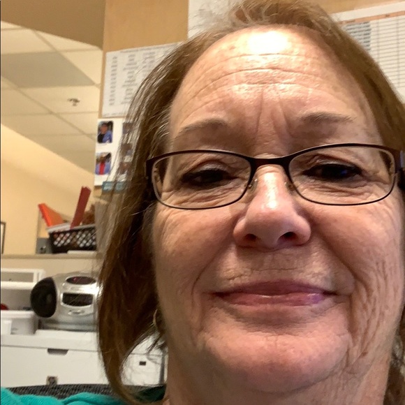 Meet your Posher, Julie - Picture 1 of 1
